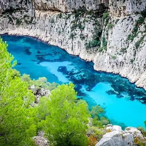 https://appart-bianca-t2-terrasse-parking-calme-1mn-de-la-mer.fr-provencehotel.com